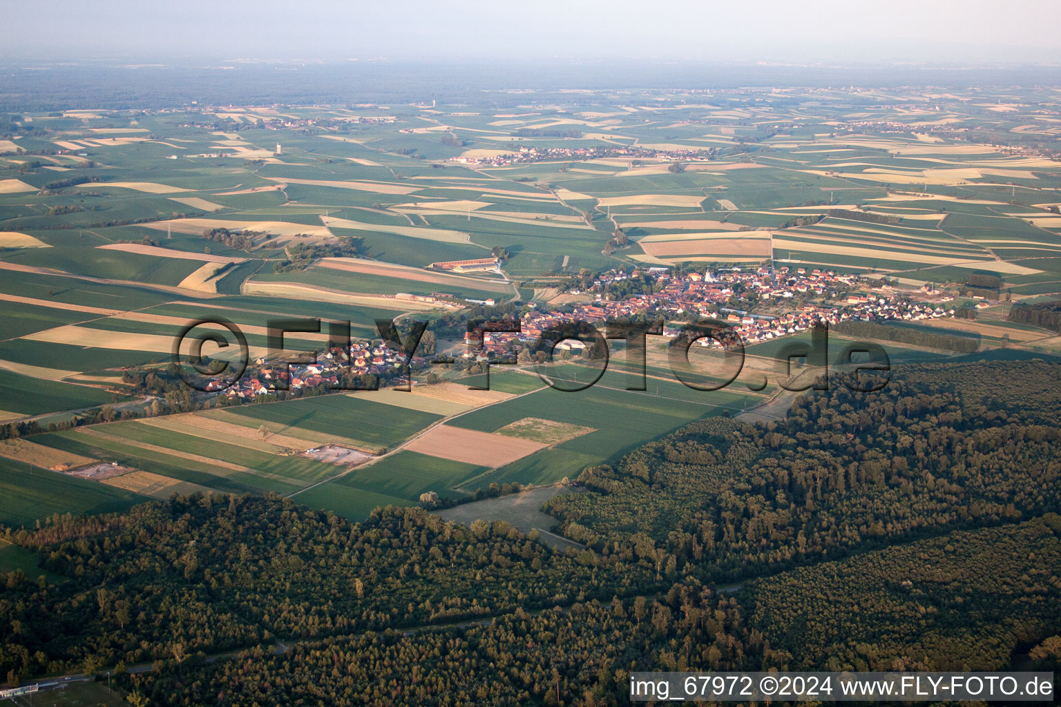 Luftaufnahme von Niederlauterbach im Bundesland Bas-Rhin, Frankreich