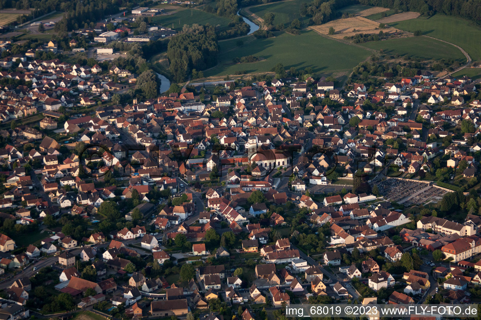 Drusenheim im Bundesland Bas-Rhin, Frankreich von einer Drohne aus