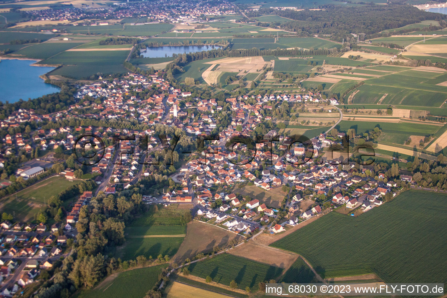 Drohnenbild von Offendorf im Bundesland Bas-Rhin, Frankreich