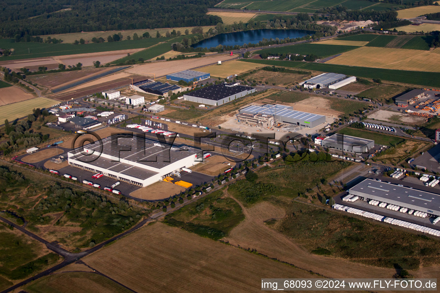 Gewerbegebiet und Firmenansiedlung am Flugplatz KOHLER Maschinenbau GmbH in Lahr/Schwarzwald im Bundesland Baden-Württemberg, Deutschland