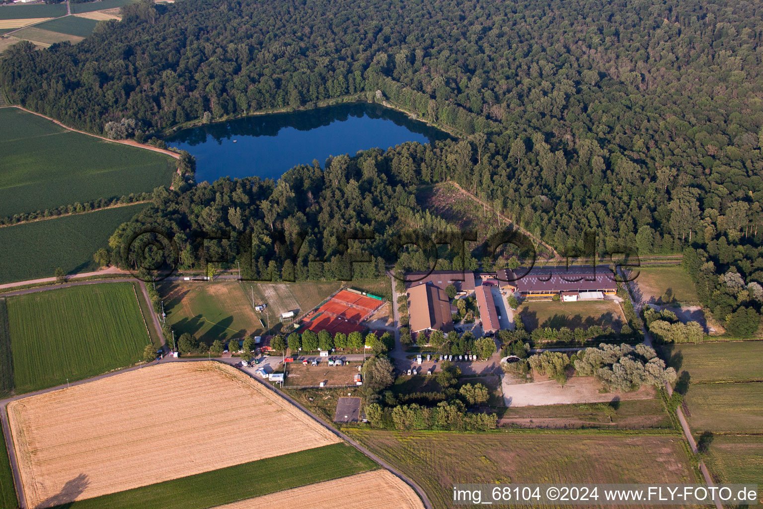 Luftbild von Gebäude des Reitstall - Reiterhof - Marstall des Reitverein Lahr e.V. im Ortsteil Kippenheimweiler in Lahr/Schwarzwald im Bundesland Baden-Württemberg, Deutschland
