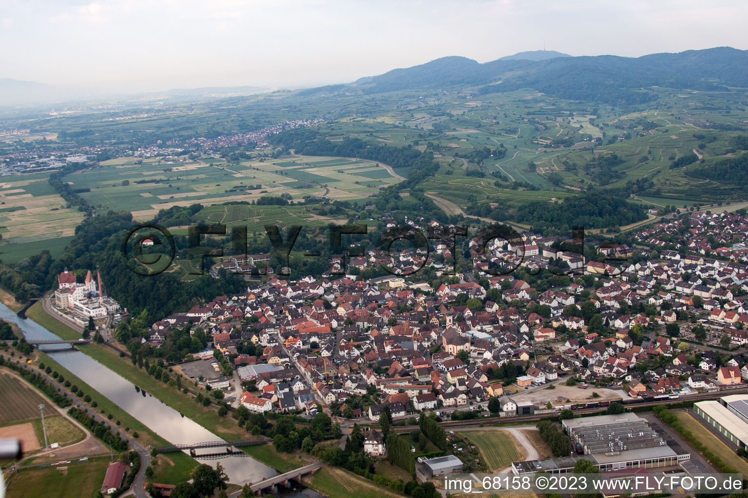 Luftaufnahme von Riegel am Kaiserstuhl im Bundesland Baden-Württemberg, Deutschland