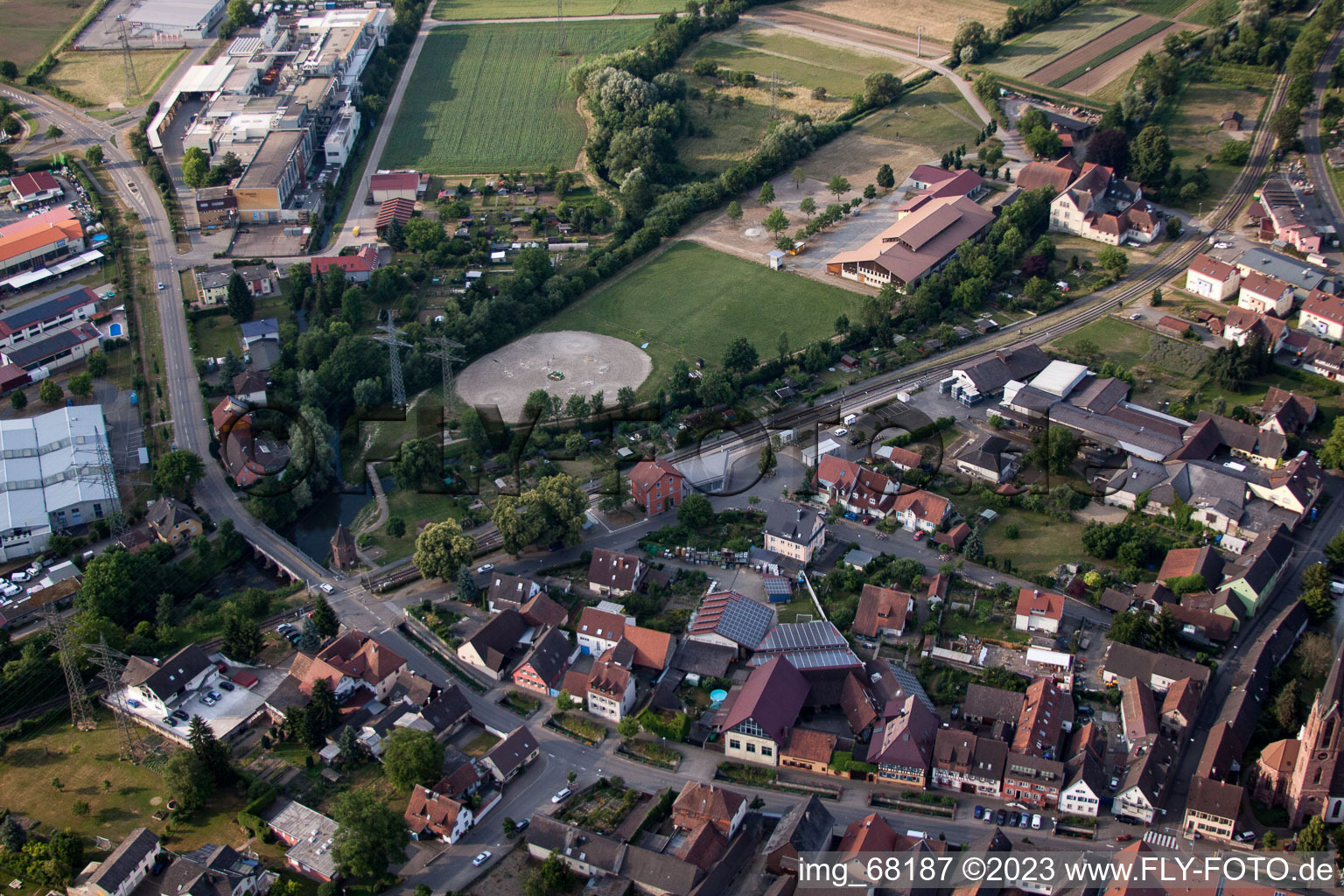 Eichstetten am Kaiserstuhl im Bundesland Baden-Württemberg, Deutschland aus der Luft betrachtet