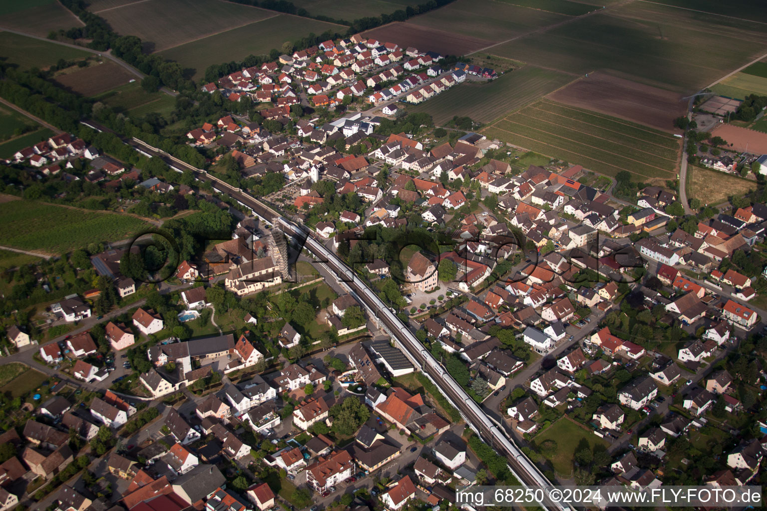 Luftbild von Ortsansicht der Straßen und Häuser der Wohngebiete in Eschbach im Bundesland Baden-Württemberg, Deutschland