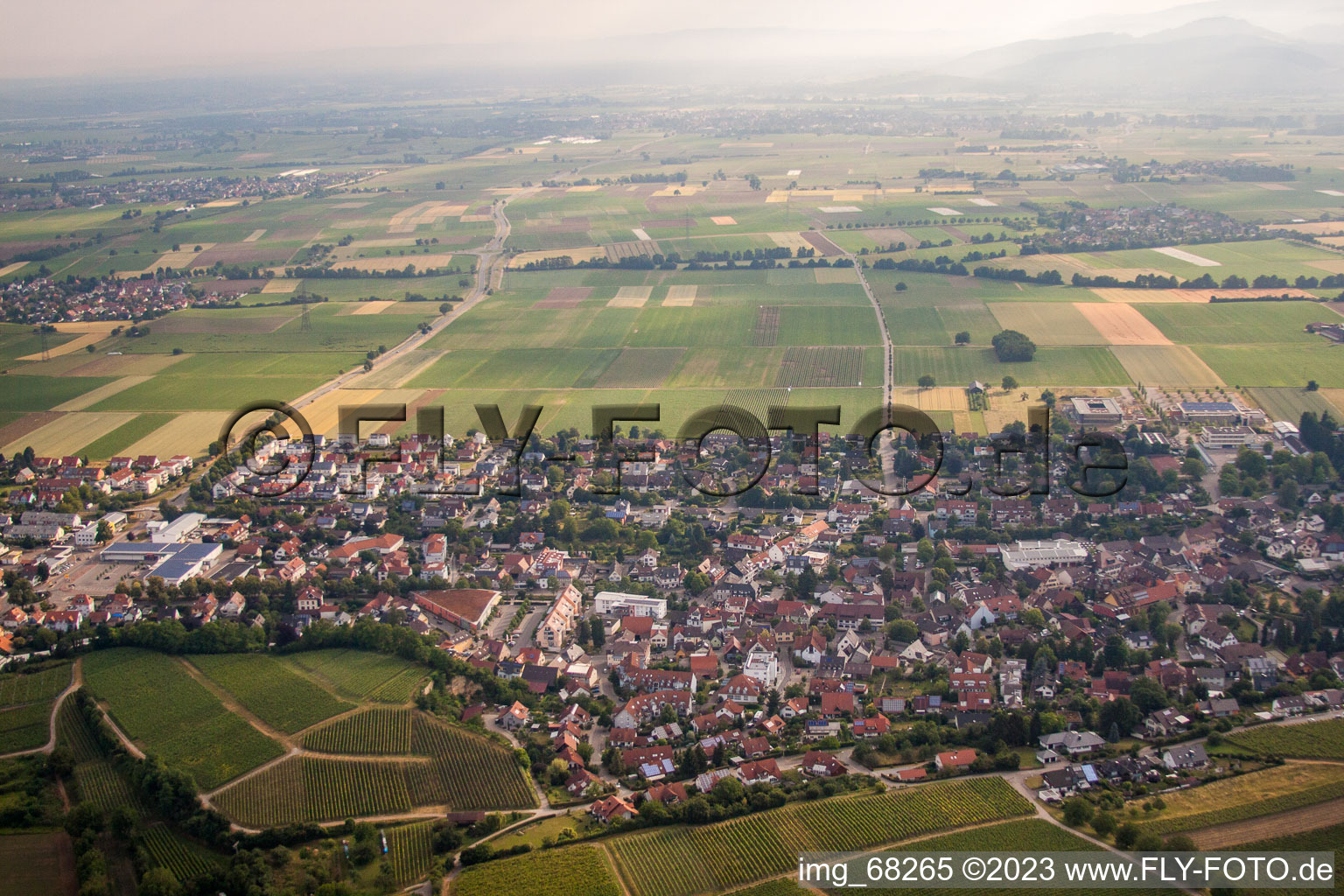 Heitersheim im Bundesland Baden-Württemberg, Deutschland aus der Luft