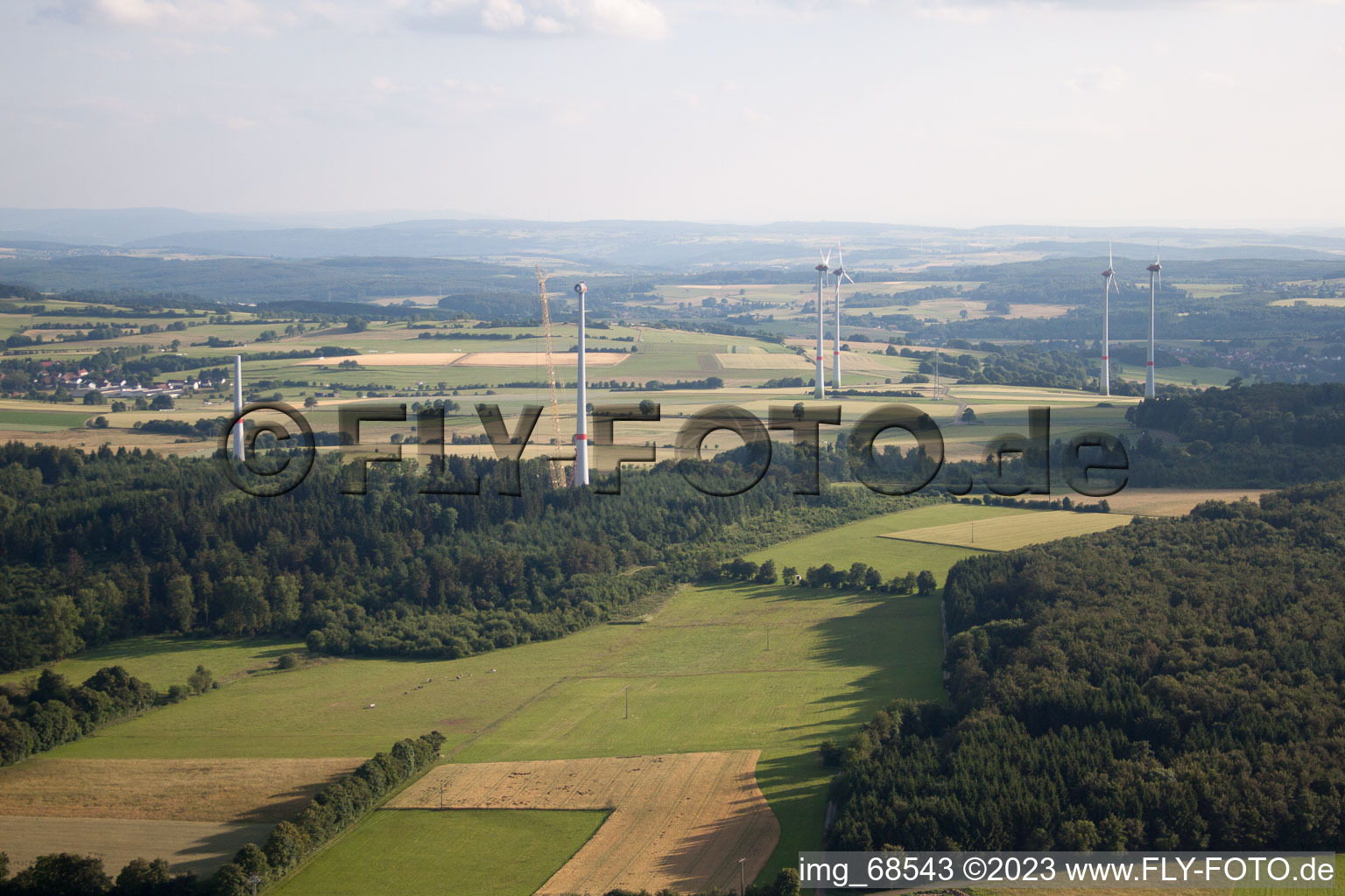 Baustelle zur Windrad- Turm Montage in Freiensteinau im Bundesland Hessen, Deutschland