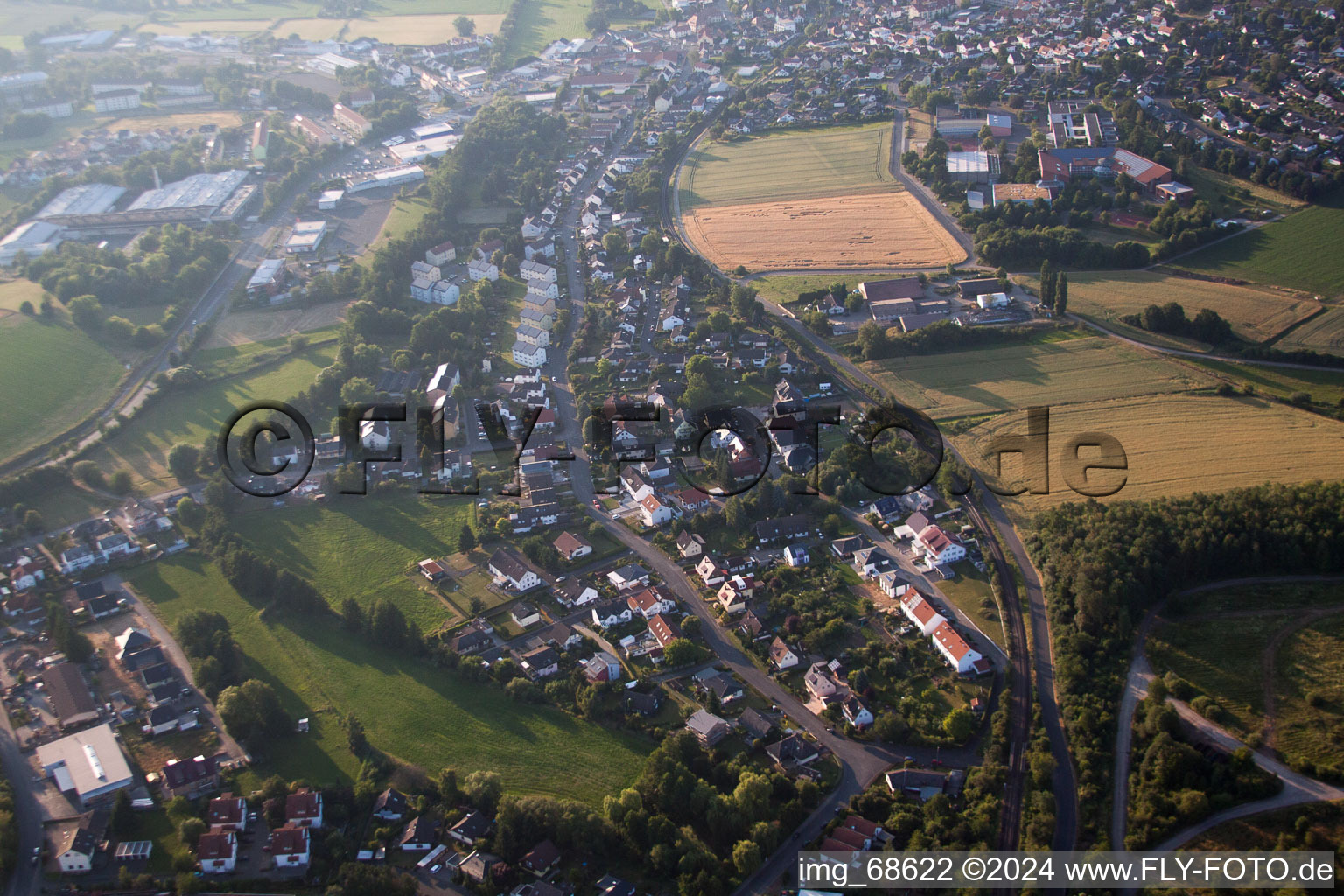 Ortsansicht der Straßen und Häuser der Wohngebiete in Büdingen im Bundesland Hessen, Deutschland