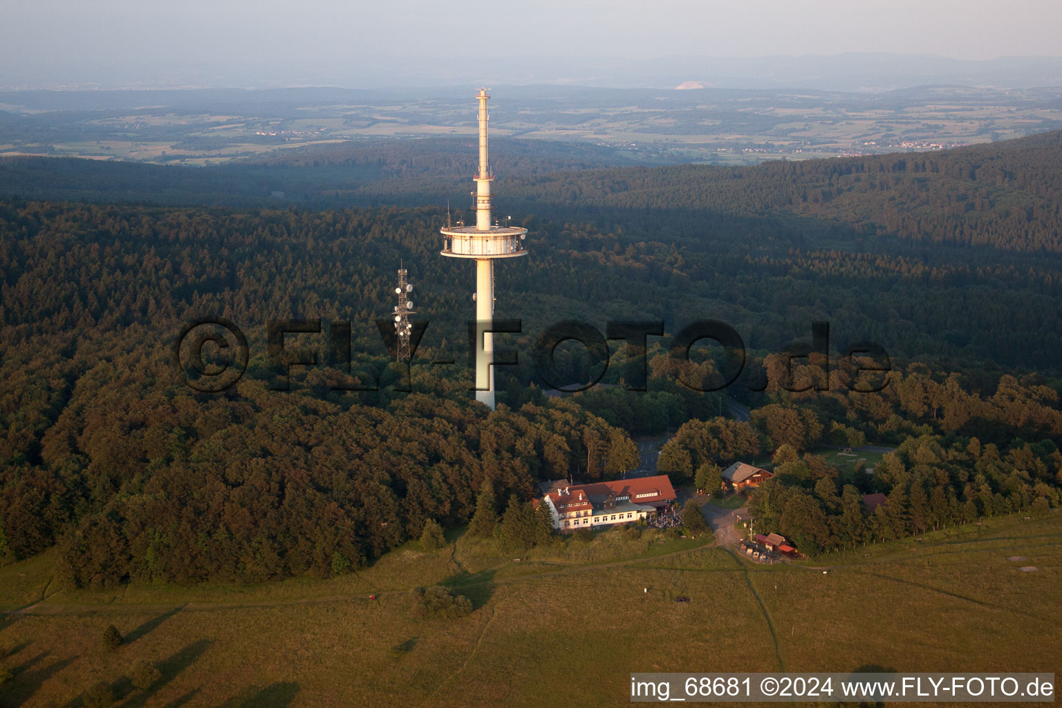 Schrägluftbild von Hoherodskopf im Bundesland Hessen, Deutschland