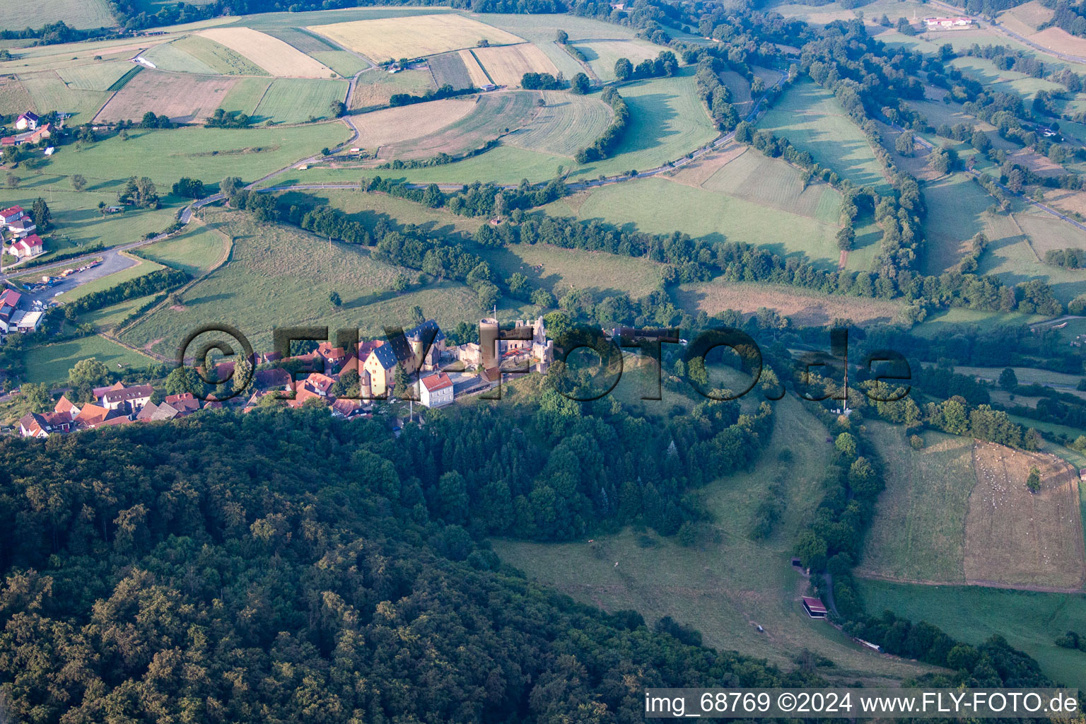 Luftbild von Burgruine Schwarzenfels in Sinntal im Bundesland Hessen, Deutschland