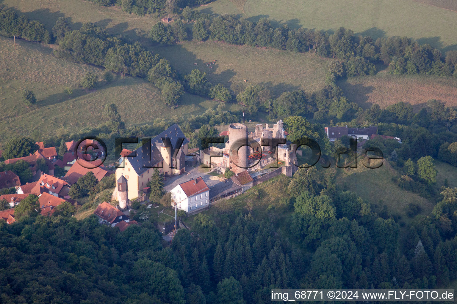 Burganlage des Schloß im Ortsteil Schwarzenfels in Sinntal im Bundesland Hessen, Deutschland