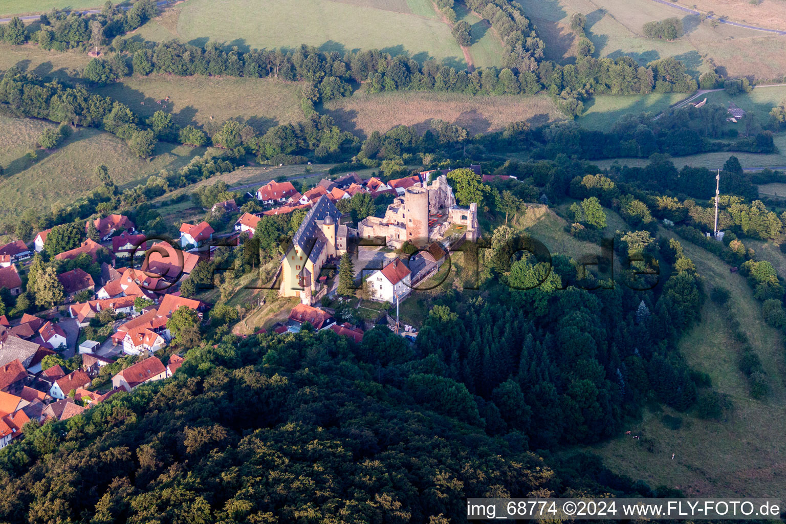 Burganlage der Veste Schwarzenfels in Schwarzenfels im Bundesland Hessen, Deutschland