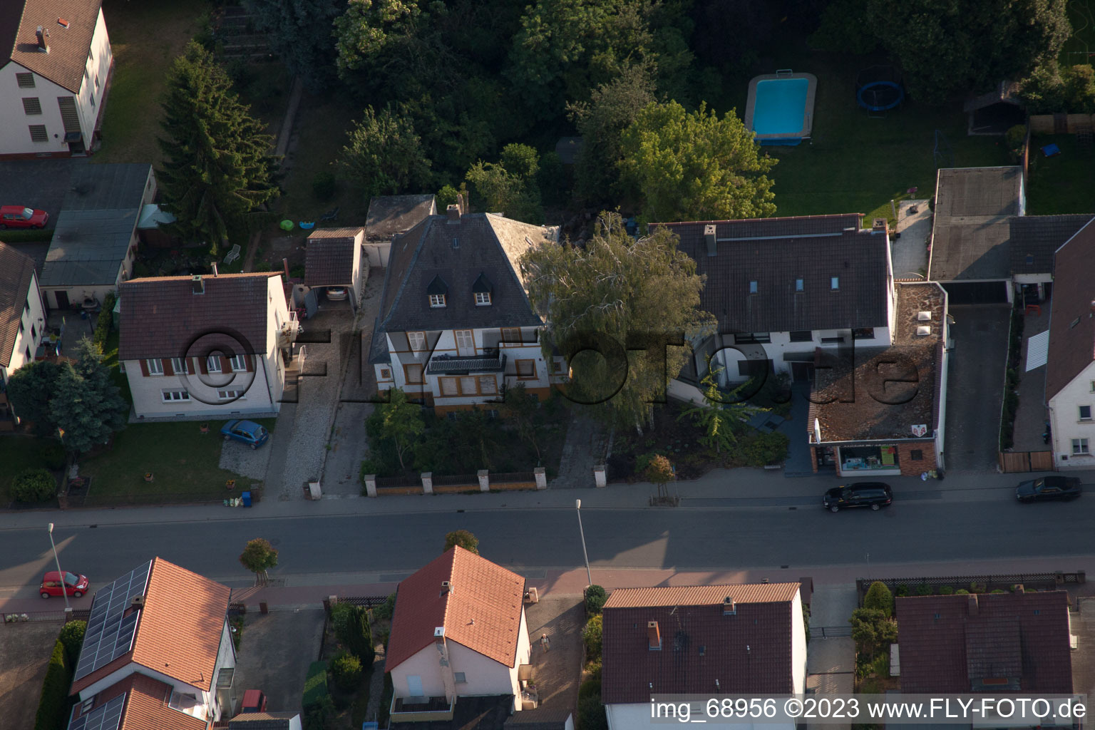 Ortsteil Dannstadt in Dannstadt-Schauernheim im Bundesland Rheinland-Pfalz, Deutschland aus der Drohnenperspektive