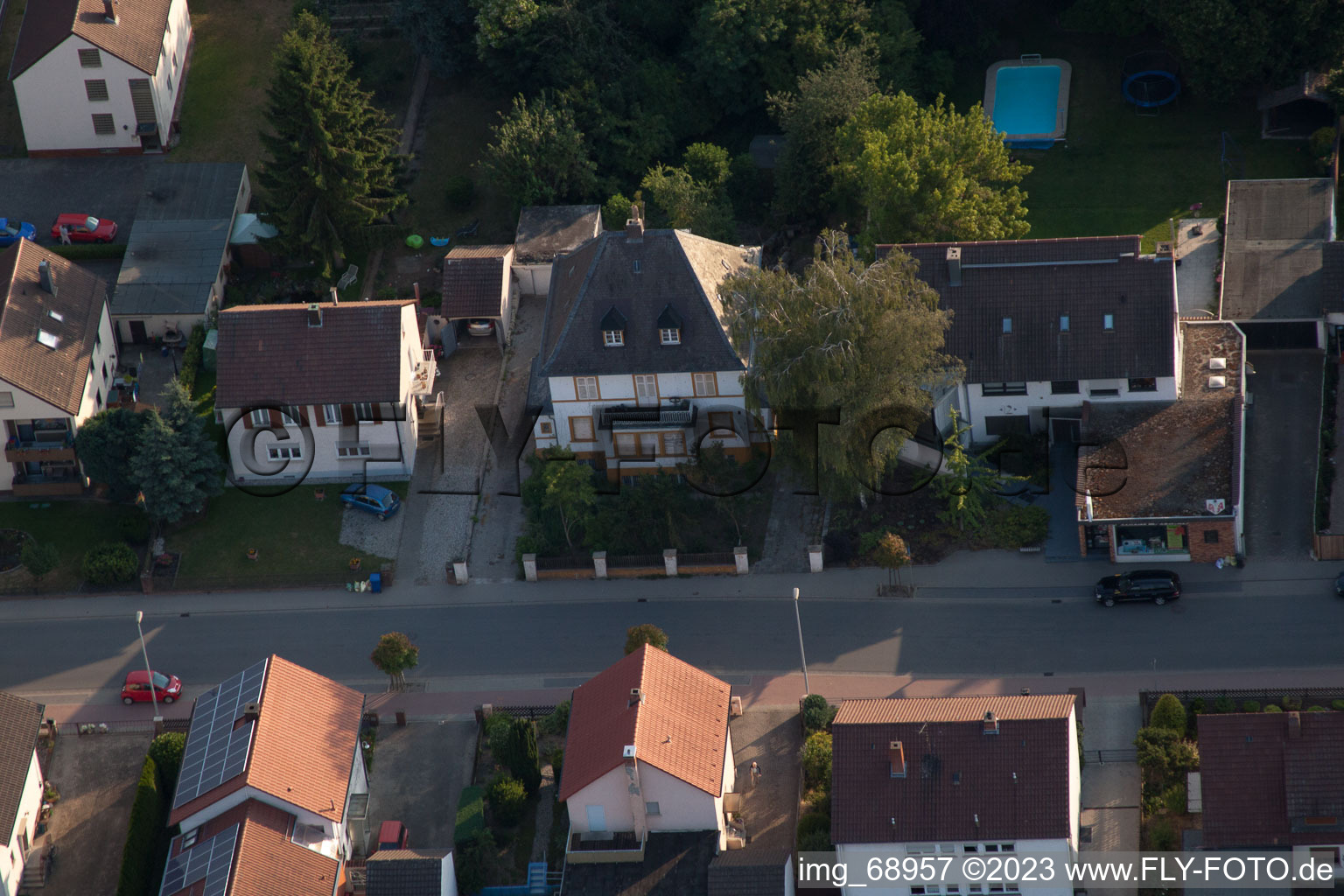 Ortsteil Dannstadt in Dannstadt-Schauernheim im Bundesland Rheinland-Pfalz, Deutschland von einer Drohne aus