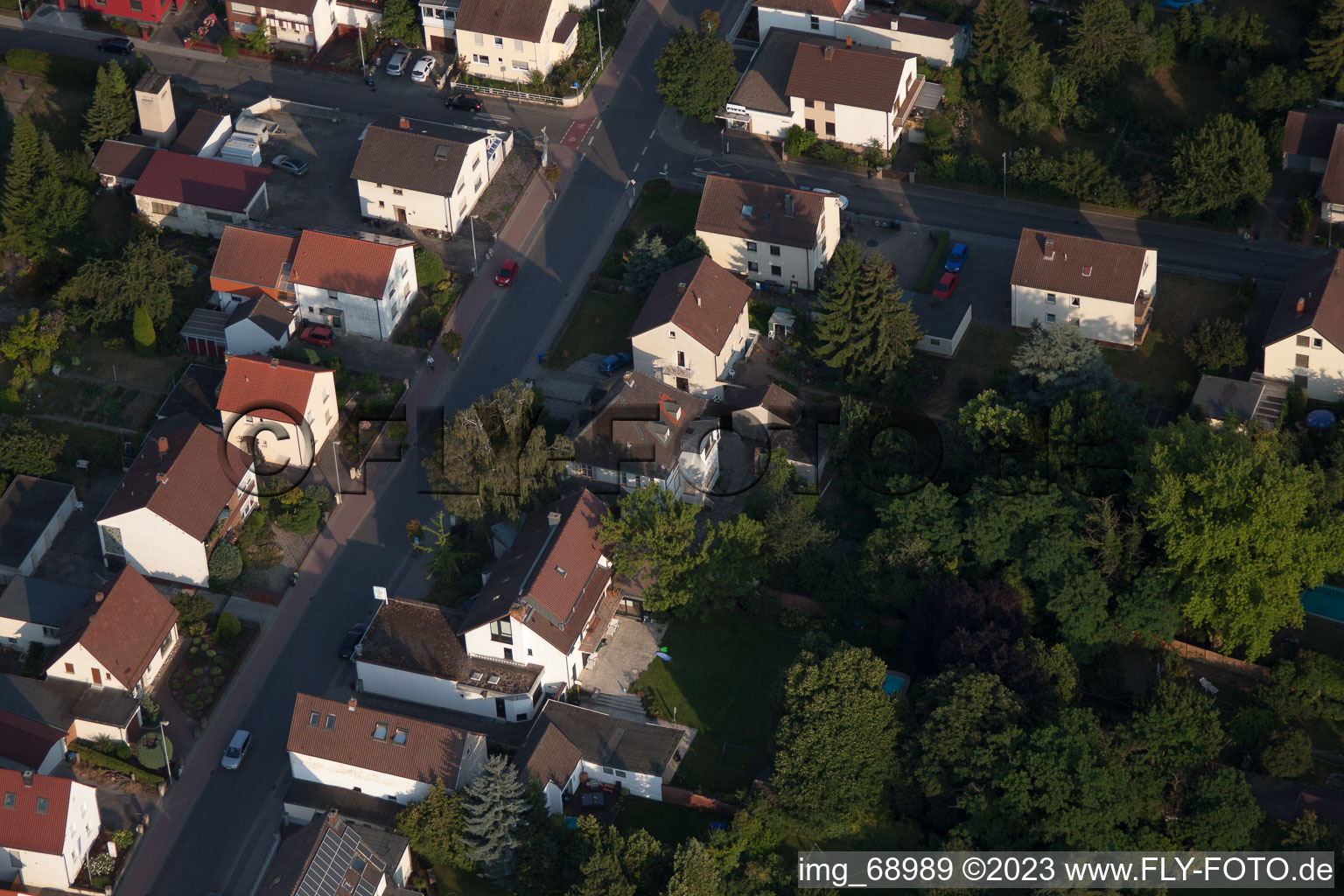 Ortsteil Dannstadt in Dannstadt-Schauernheim im Bundesland Rheinland-Pfalz, Deutschland aus der Drohnenperspektive