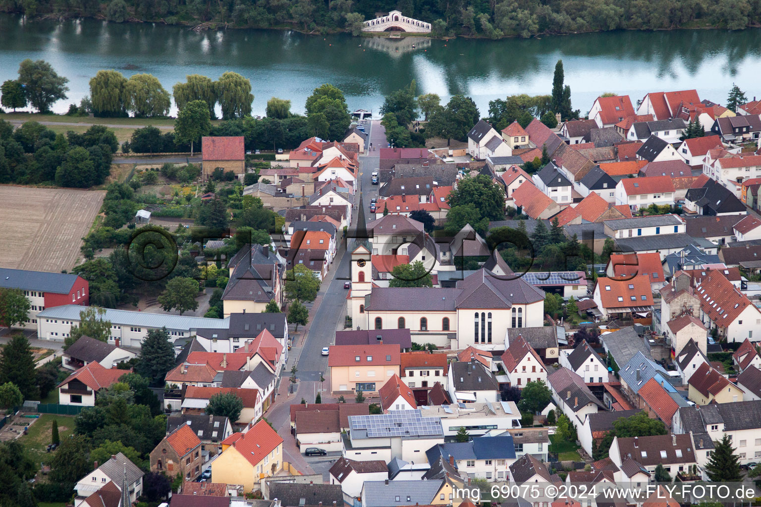 Luftaufnahme von Stadtansicht vom Innenstadtbereich im Ortsteil Roxheim in Bobenheim-Roxheim im Bundesland Rheinland-Pfalz, Deutschland