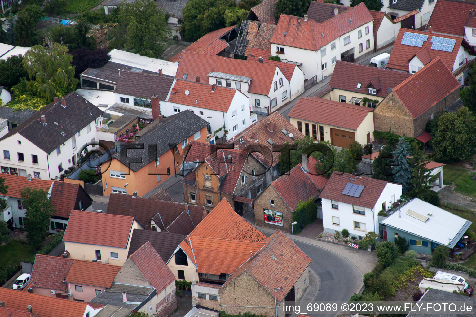 Ortsteil Bobenheim in Bobenheim-Roxheim im Bundesland Rheinland-Pfalz, Deutschland aus der Luft