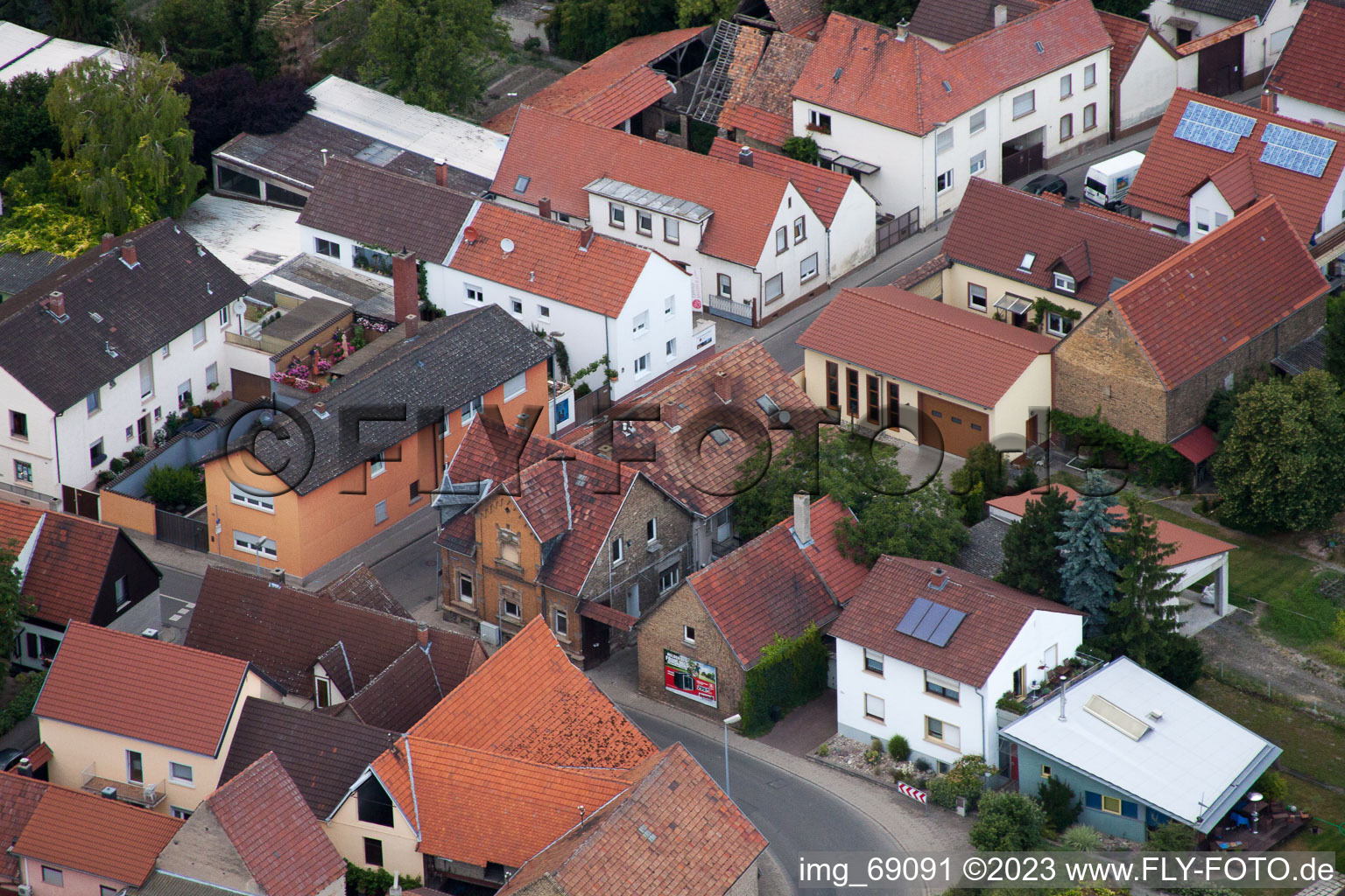 Ortsteil Bobenheim in Bobenheim-Roxheim im Bundesland Rheinland-Pfalz, Deutschland vom Flugzeug aus