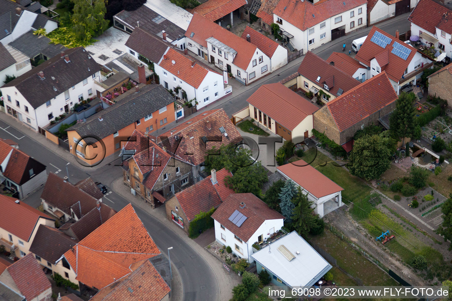 Drohnenbild von Ortsteil Bobenheim in Bobenheim-Roxheim im Bundesland Rheinland-Pfalz, Deutschland