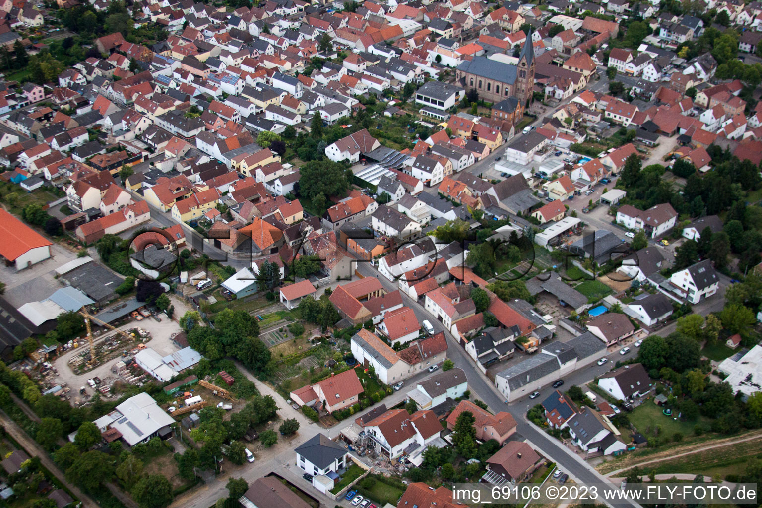 Ortsteil Bobenheim in Bobenheim-Roxheim im Bundesland Rheinland-Pfalz, Deutschland von der Drohne aus gesehen