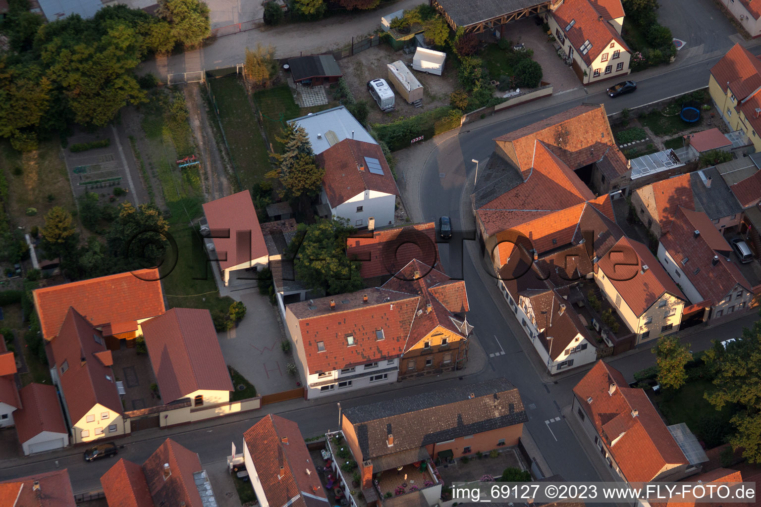Ortsteil Bobenheim in Bobenheim-Roxheim im Bundesland Rheinland-Pfalz, Deutschland von einer Drohne aus