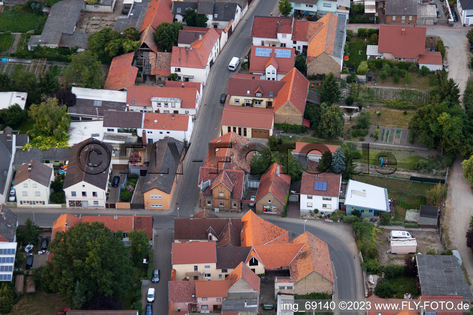 Ortsteil Bobenheim in Bobenheim-Roxheim im Bundesland Rheinland-Pfalz, Deutschland aus der Luft