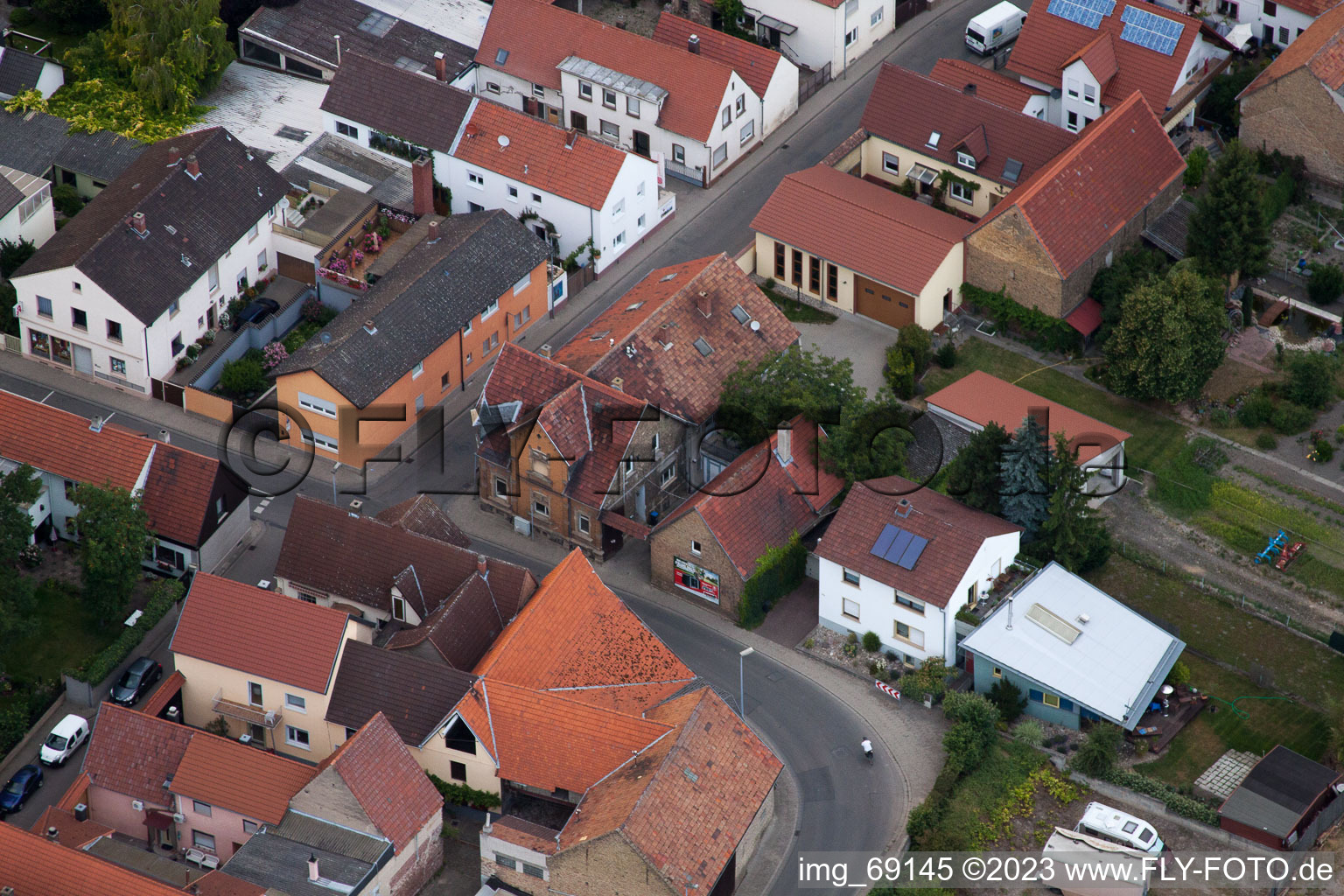 Ortsteil Bobenheim in Bobenheim-Roxheim im Bundesland Rheinland-Pfalz, Deutschland aus der Luft betrachtet