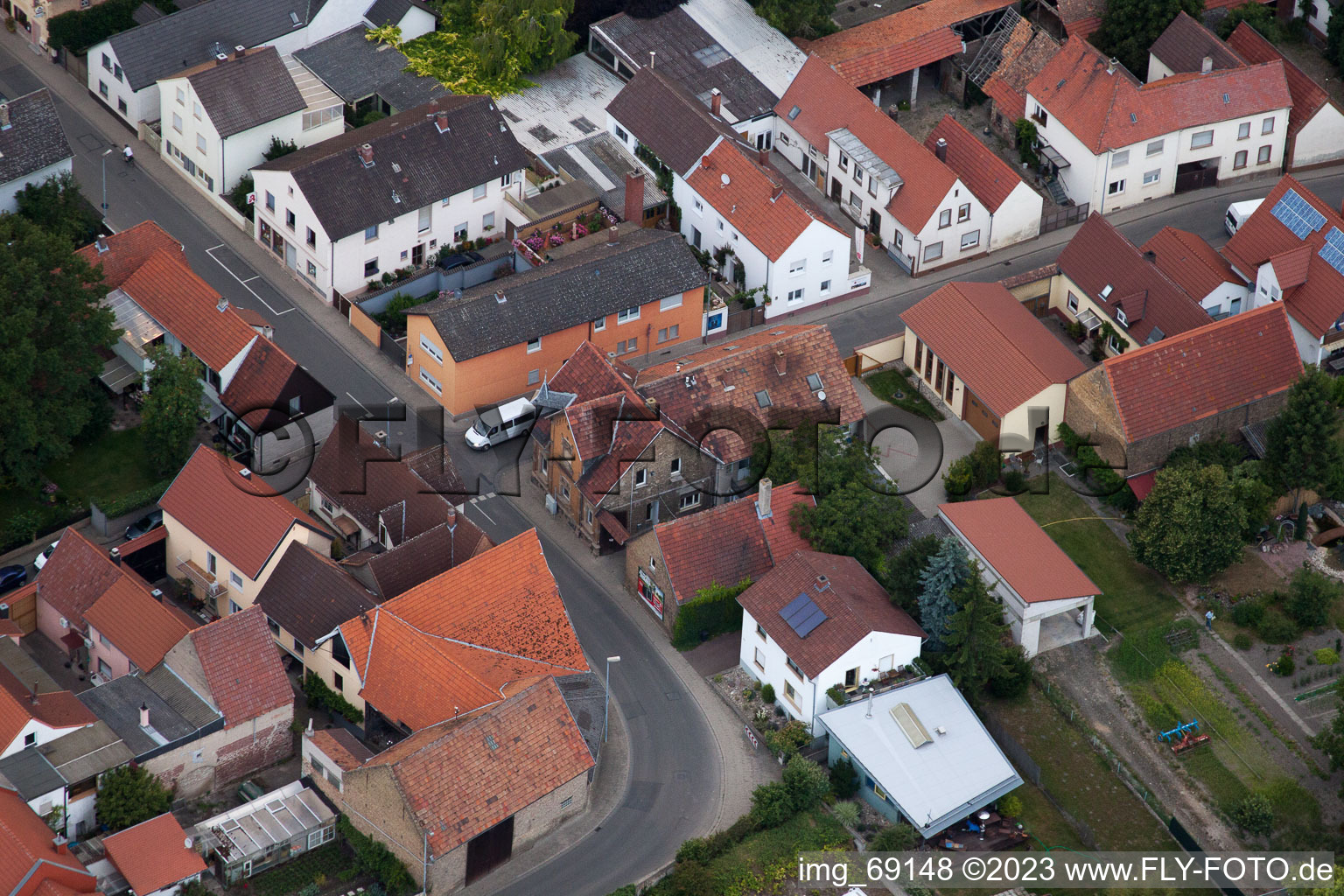 Drohnenbild von Ortsteil Bobenheim in Bobenheim-Roxheim im Bundesland Rheinland-Pfalz, Deutschland