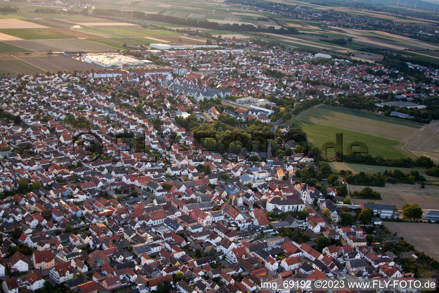 Ortsteil Roxheim in Bobenheim-Roxheim im Bundesland Rheinland-Pfalz, Deutschland aus der Luft betrachtet
