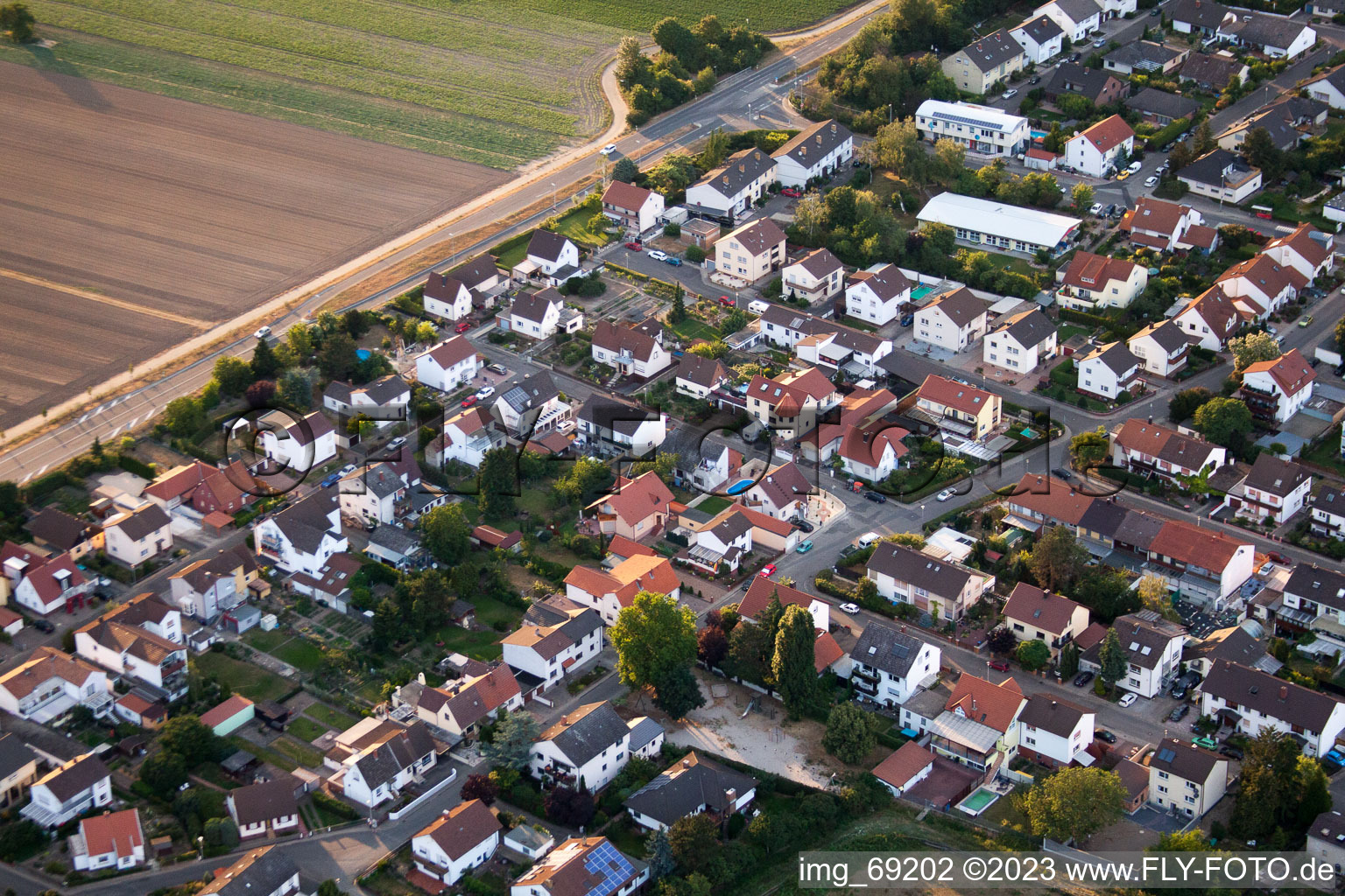 Luftaufnahme von Ortsteil Roxheim in Bobenheim-Roxheim im Bundesland Rheinland-Pfalz, Deutschland