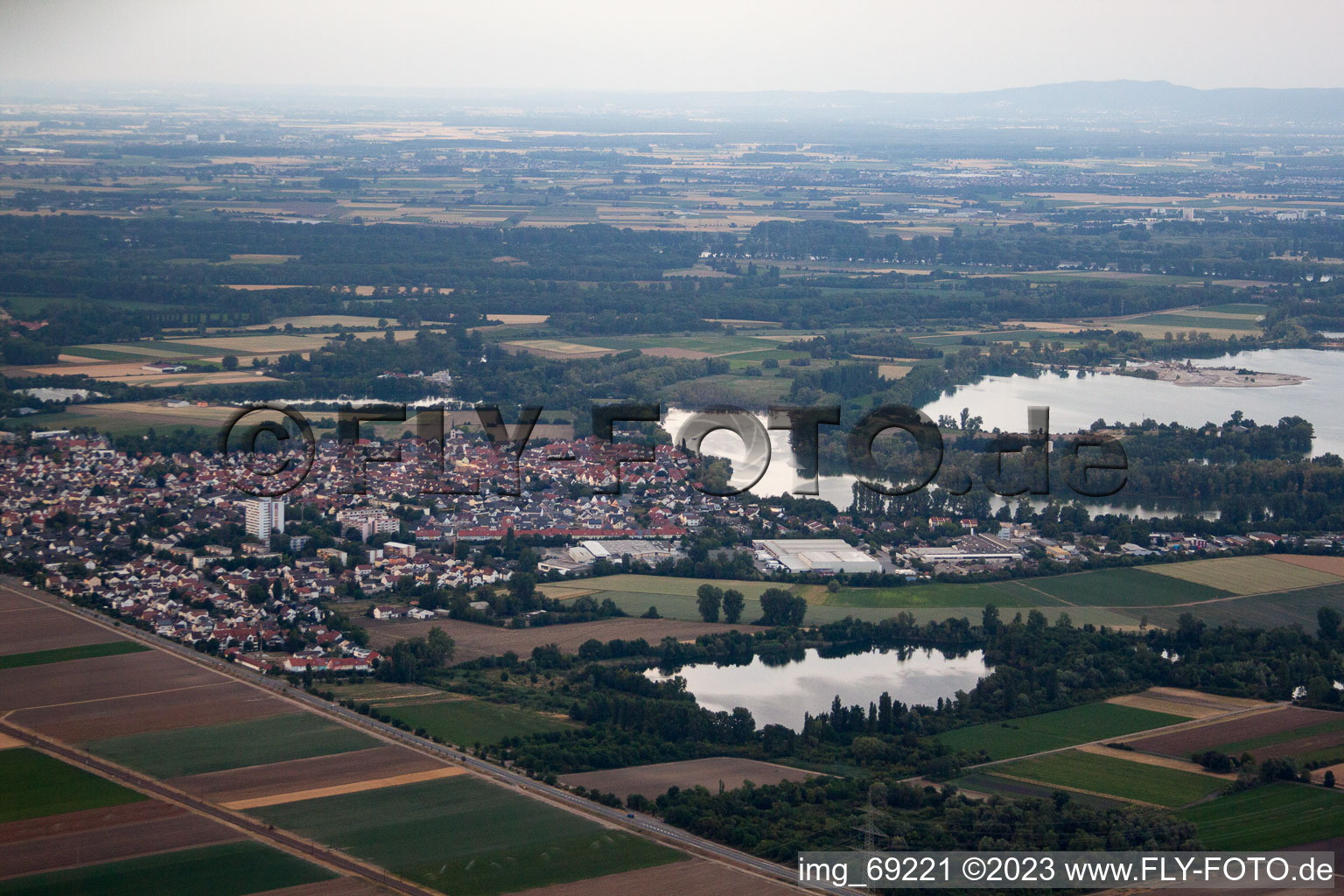 Ortsteil Roxheim in Bobenheim-Roxheim im Bundesland Rheinland-Pfalz, Deutschland aus der Luft