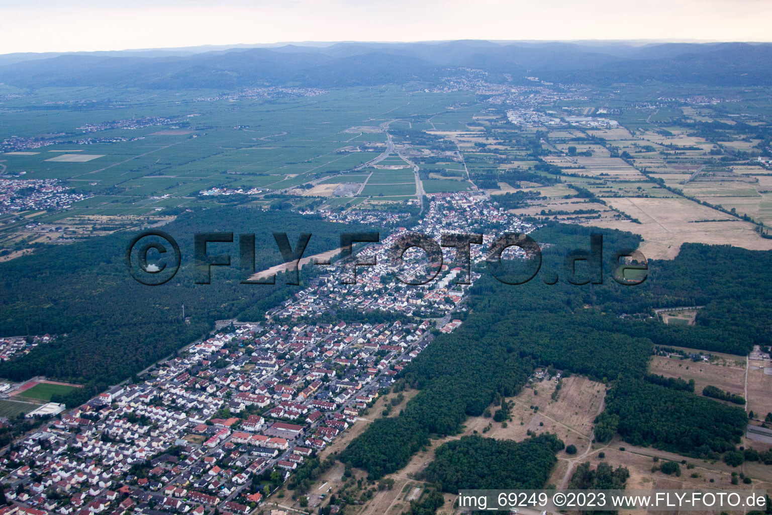 Luftaufnahme von Maxdorf im Bundesland Rheinland-Pfalz, Deutschland