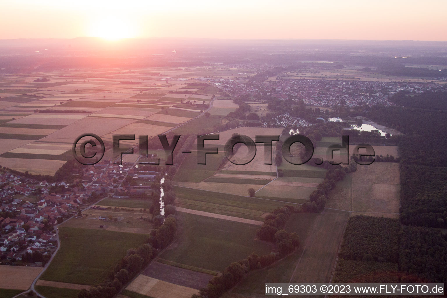 Herxheimweyher im Bundesland Rheinland-Pfalz, Deutschland von der Drohne aus gesehen