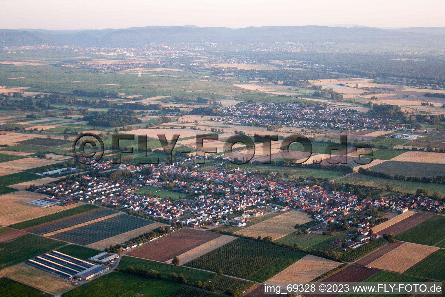 Drohnenaufname von Gommersheim im Bundesland Rheinland-Pfalz, Deutschland