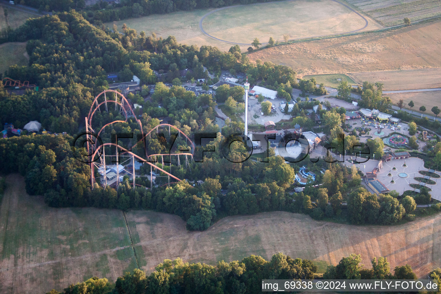 Luftbild von Ferienhaus- Anlage des Ferienparks Holiday Park in Haßloch im Bundesland Rheinland-Pfalz, Deutschland