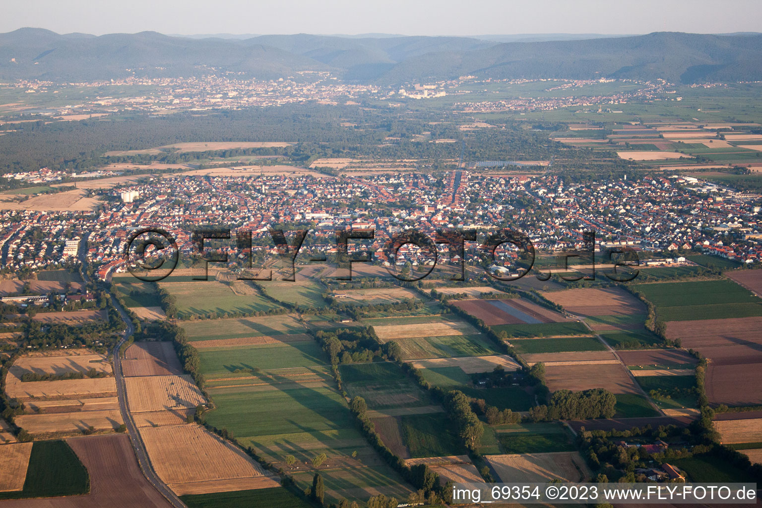 Haßloch im Bundesland Rheinland-Pfalz, Deutschland aus der Luft betrachtet