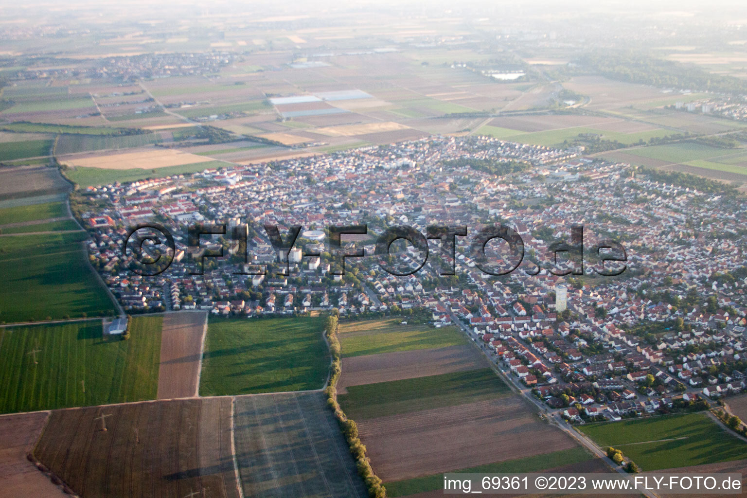 Drohnenbild von Mutterstadt im Bundesland Rheinland-Pfalz, Deutschland