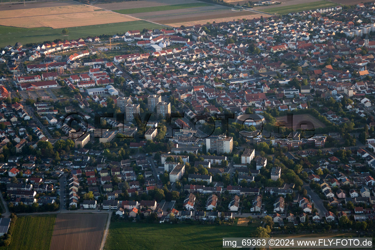 Rundsporthalle in Mutterstadt im Bundesland Rheinland-Pfalz, Deutschland