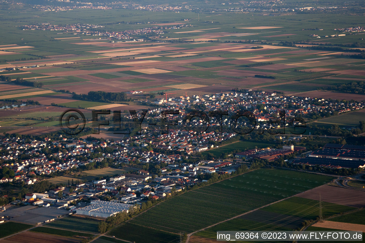Mutterstadt im Bundesland Rheinland-Pfalz, Deutschland von einer Drohne aus