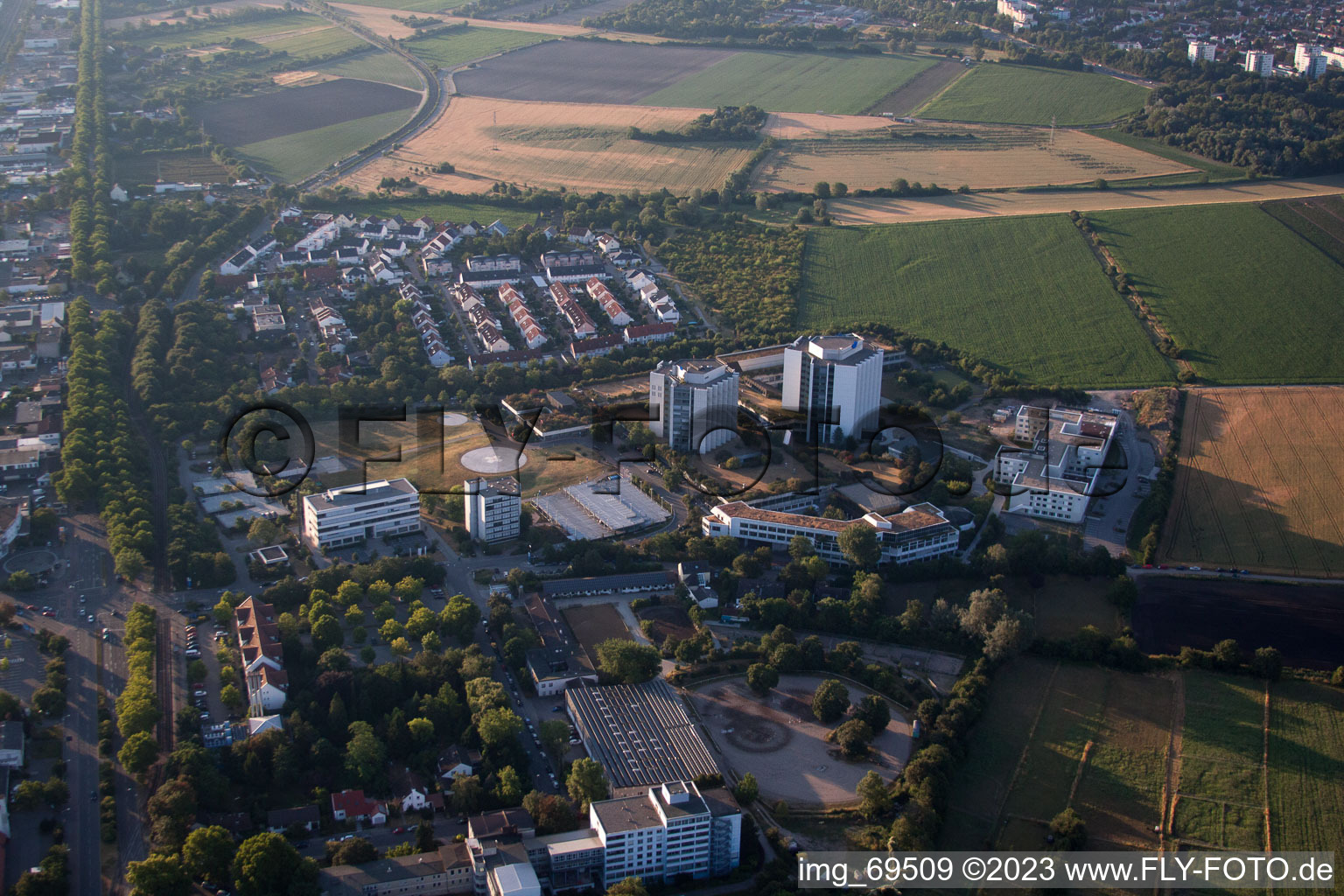 Ortsteil Oggersheim in Ludwigshafen am Rhein im Bundesland Rheinland-Pfalz, Deutschland von oben