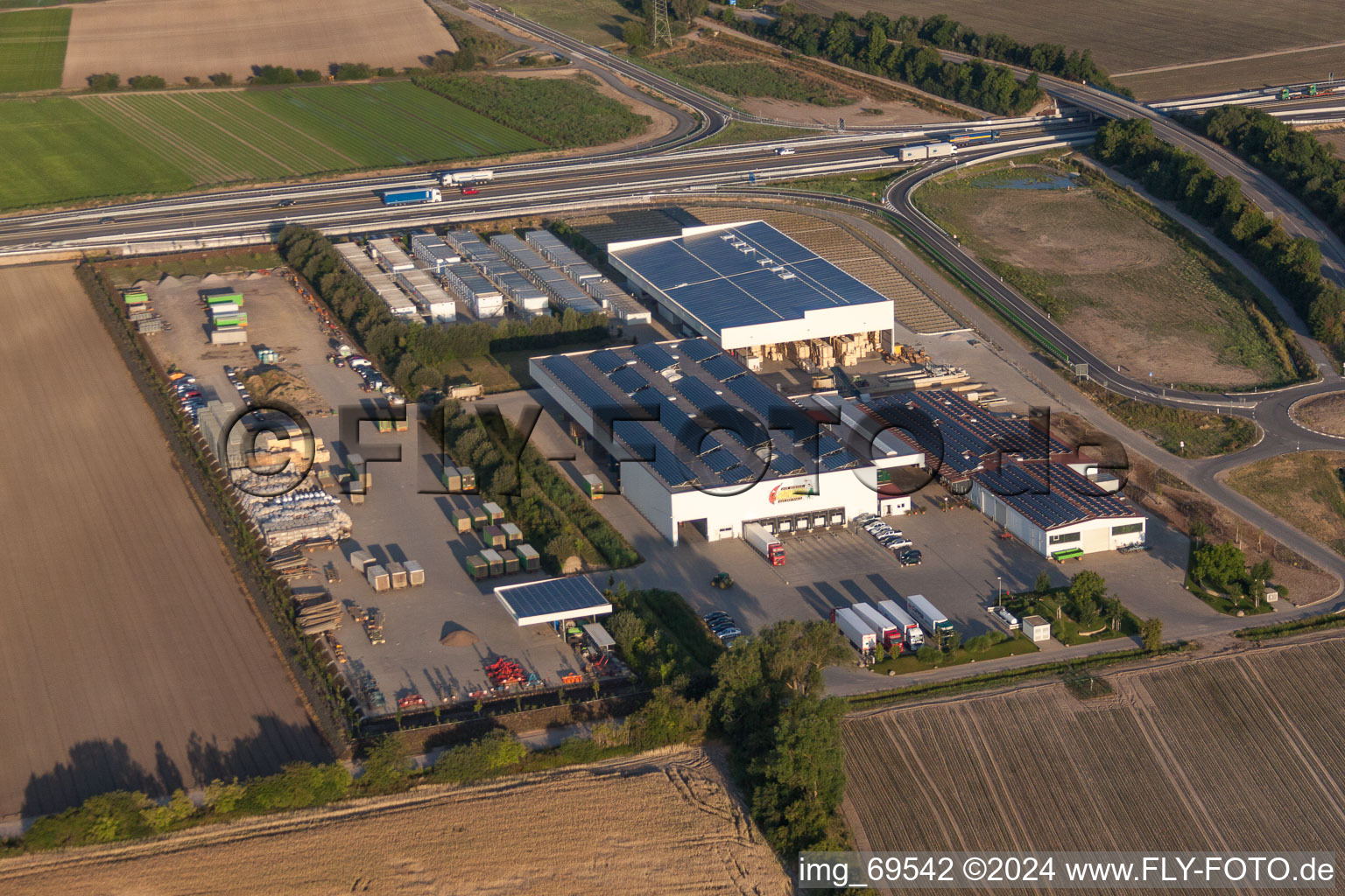 Gehöft eines Bauernhofes von Gemüse Renner V+V GmbH in Mutterstadt im Bundesland Rheinland-Pfalz, Deutschland