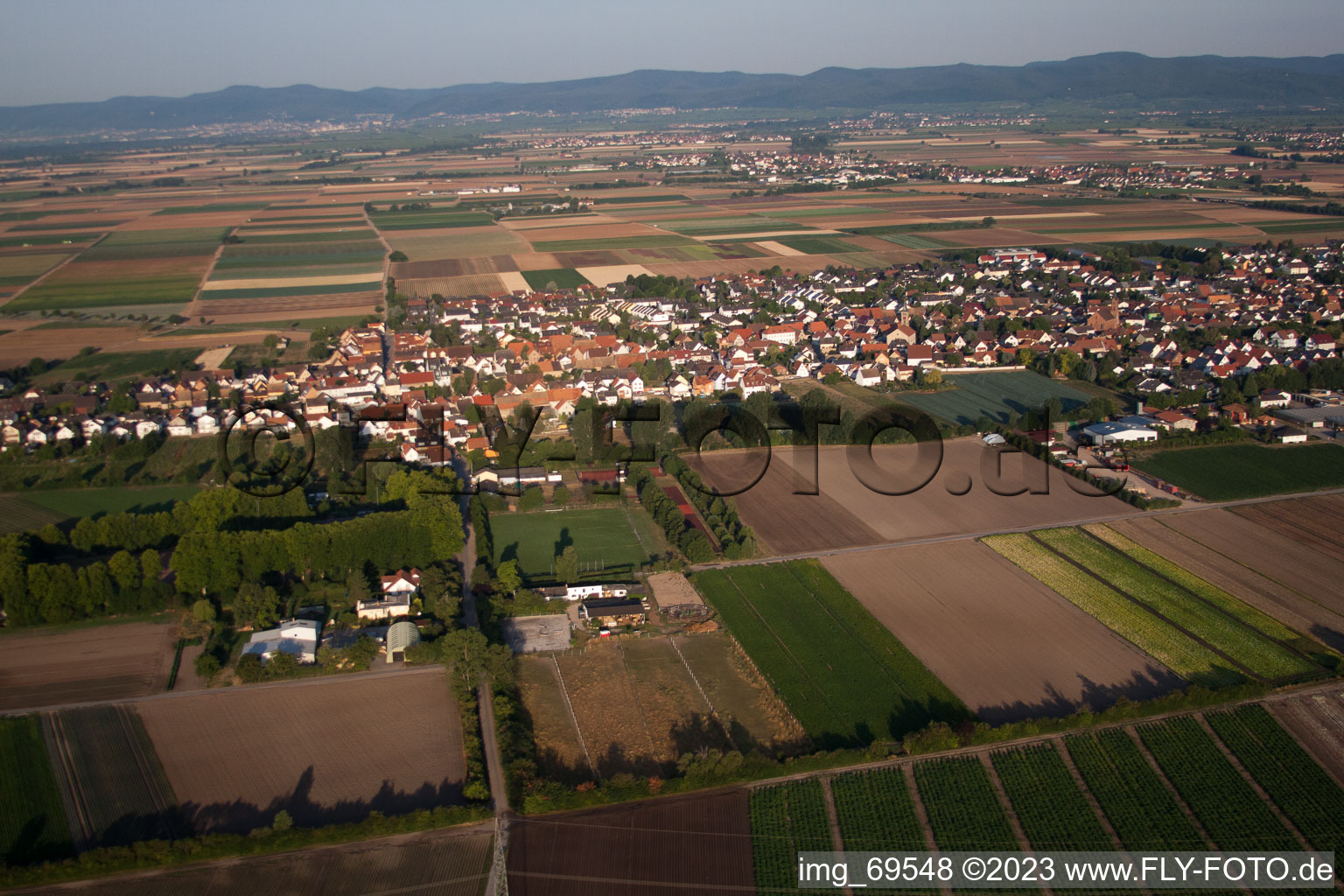 Ortsteil Dannstadt in Dannstadt-Schauernheim im Bundesland Rheinland-Pfalz, Deutschland aus der Luft