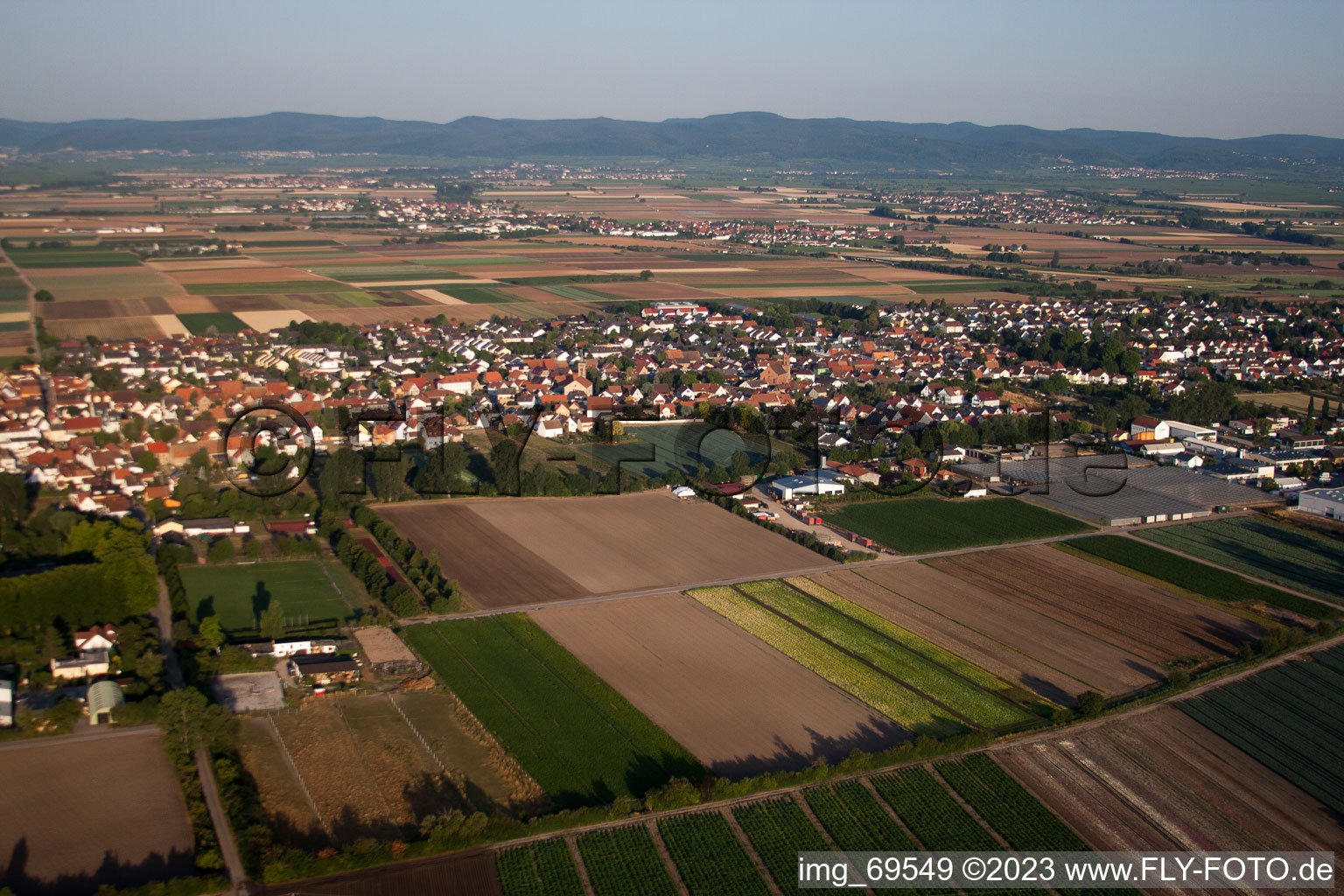 Ortsteil Dannstadt in Dannstadt-Schauernheim im Bundesland Rheinland-Pfalz, Deutschland von oben gesehen