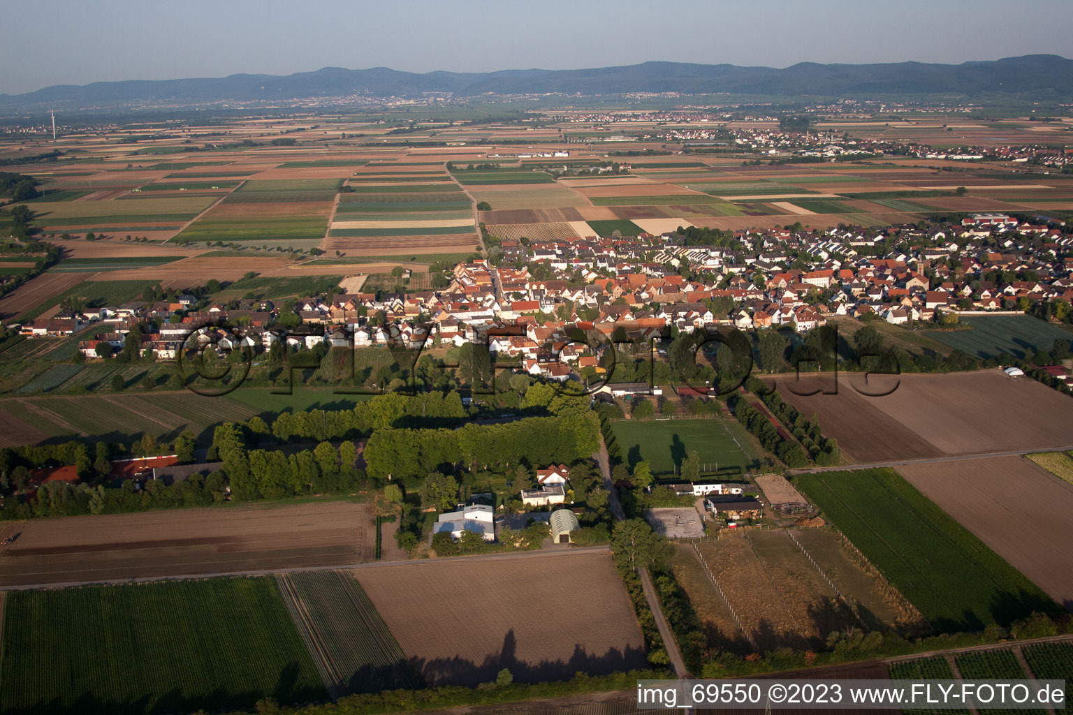 Ortsteil Dannstadt in Dannstadt-Schauernheim im Bundesland Rheinland-Pfalz, Deutschland vom Flugzeug aus