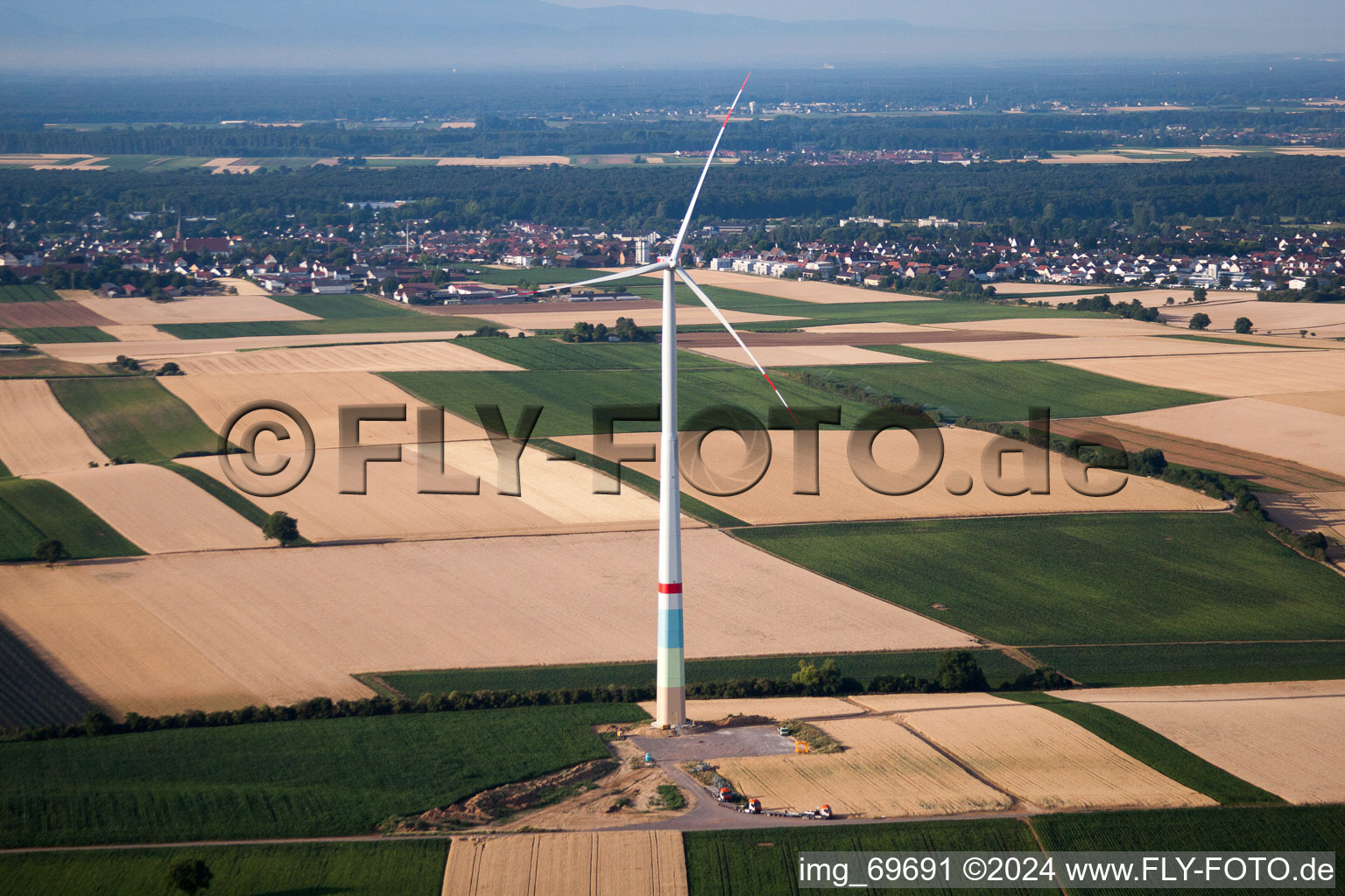 Windparkbau in Offenbach an der Queich im Bundesland Rheinland-Pfalz, Deutschland von oben gesehen