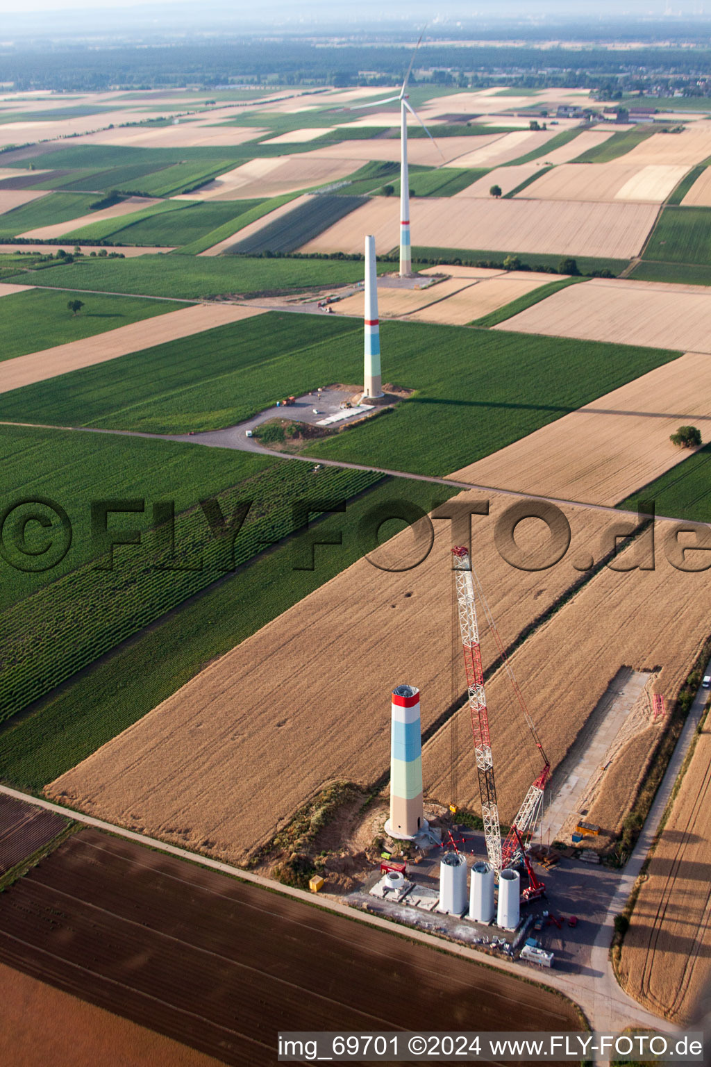 Windparkbau in Offenbach an der Queich im Bundesland Rheinland-Pfalz, Deutschland von einer Drohne aus