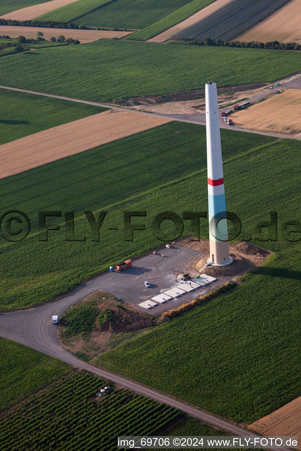 Luftbild von Windparkbau in Offenbach an der Queich im Bundesland Rheinland-Pfalz, Deutschland