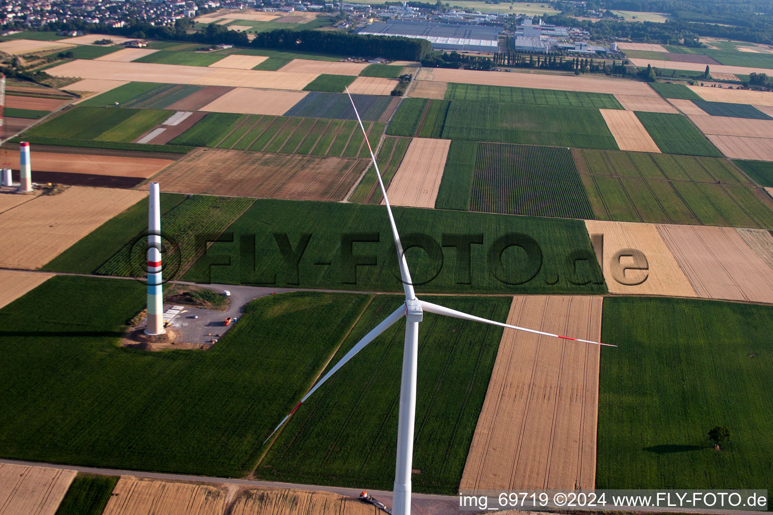 Windparkbau in Offenbach an der Queich im Bundesland Rheinland-Pfalz, Deutschland vom Flugzeug aus