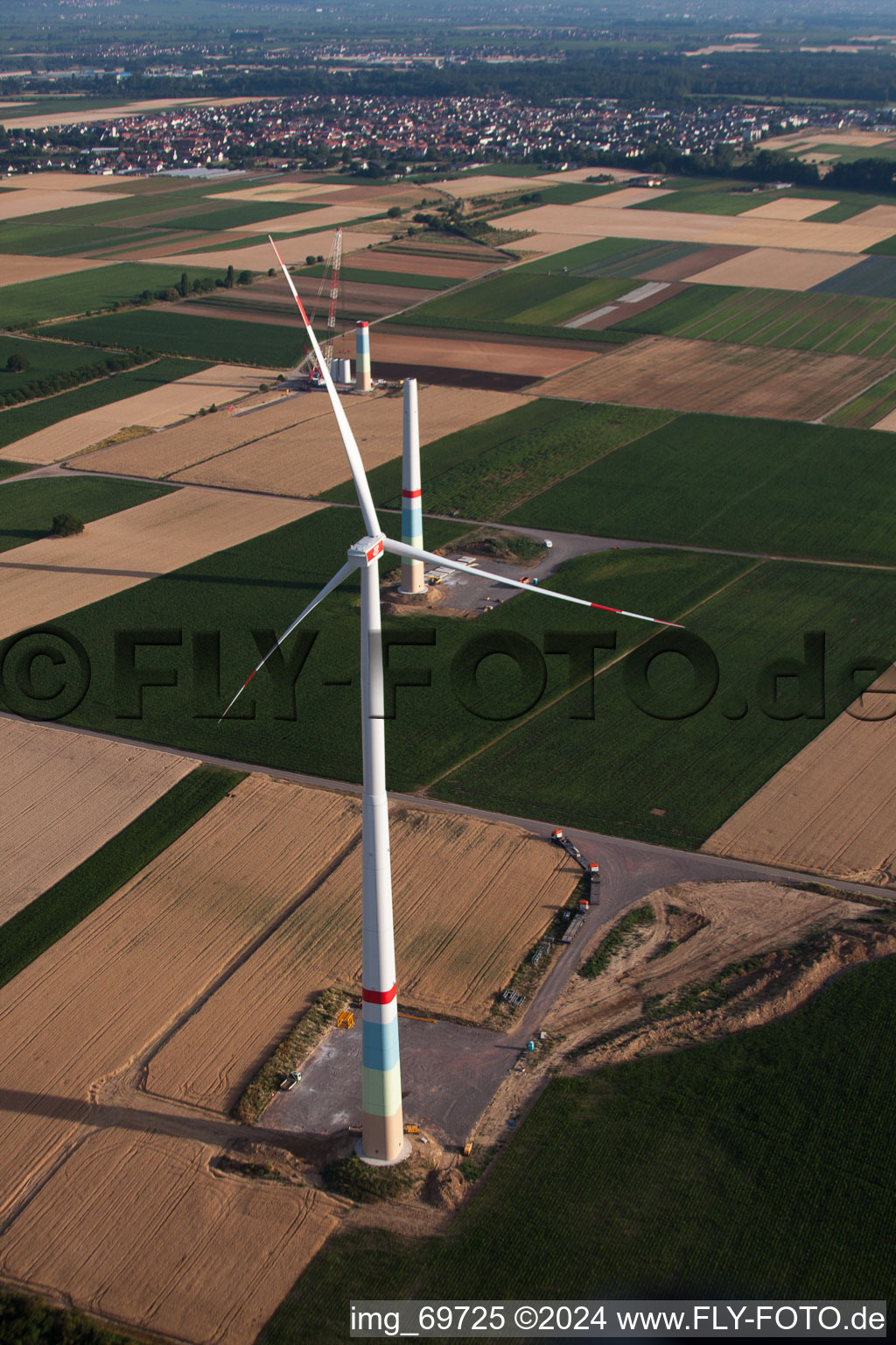 Windparkbau in Offenbach an der Queich im Bundesland Rheinland-Pfalz, Deutschland aus der Vogelperspektive