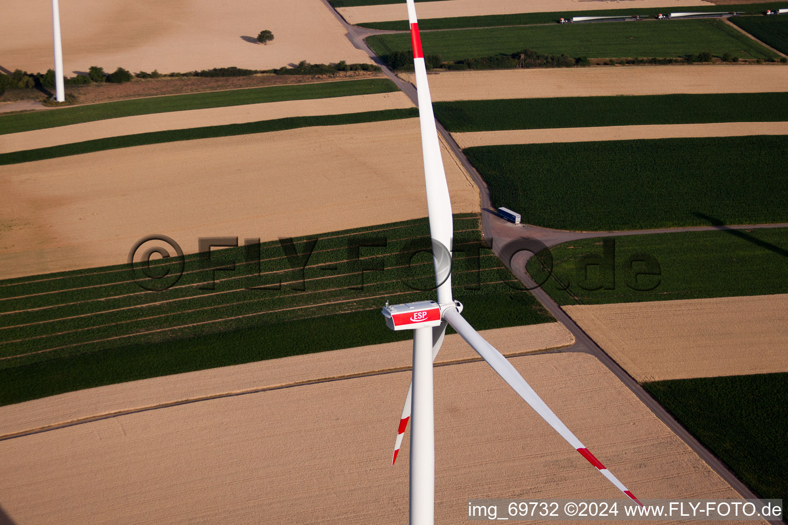Drohnenbild von Windparkbau in Offenbach an der Queich im Bundesland Rheinland-Pfalz, Deutschland