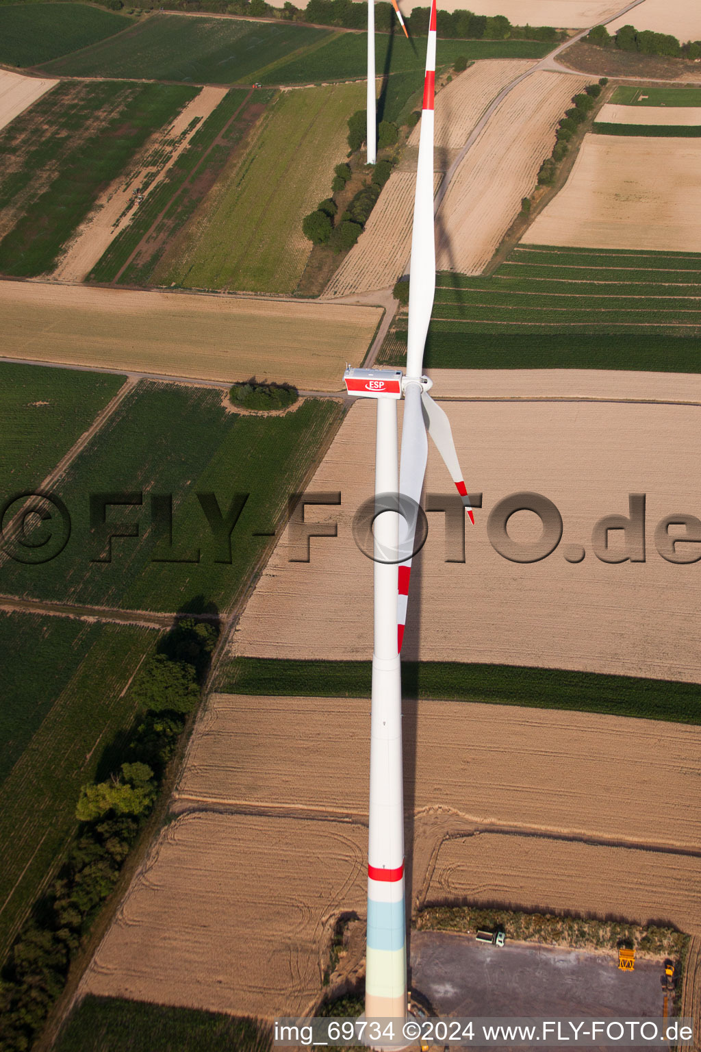 Windparkbau in Offenbach an der Queich im Bundesland Rheinland-Pfalz, Deutschland aus der Drohnenperspektive